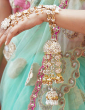 Rukaiya Haathful with kaleeras(Set of 2)