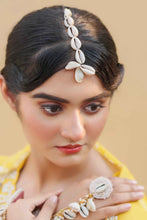 Karnavati Tikka Earrings