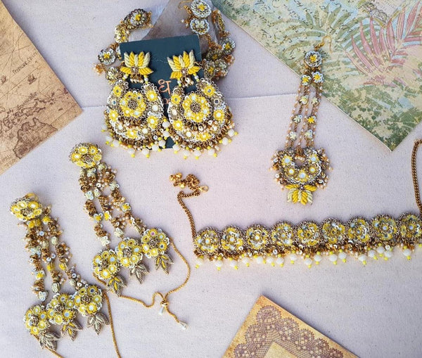 Golden Floral Jewelry Set with Yellow Accents and Intricate Beadwork