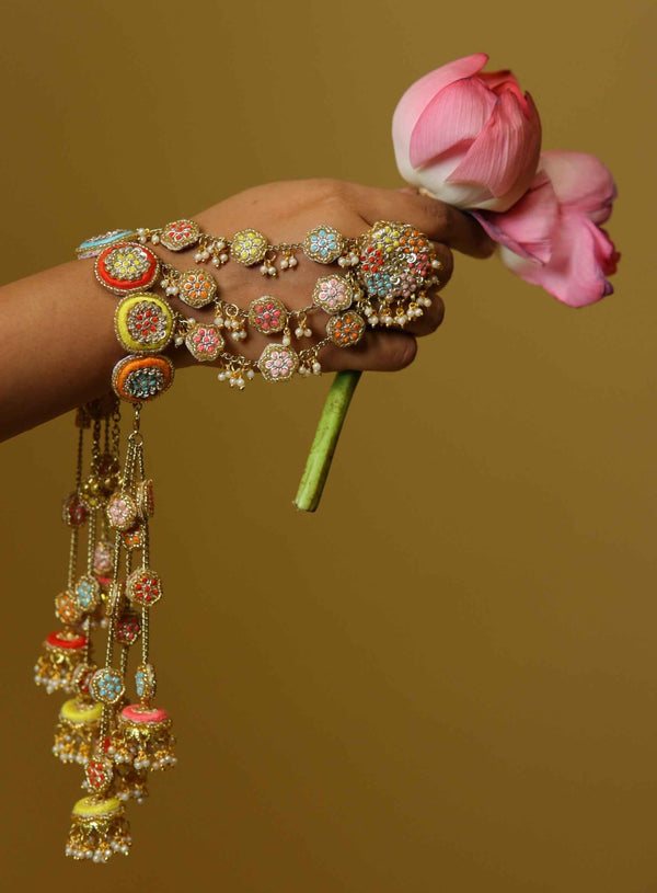Niharika Haathful with Kaleeras (Set of 2)